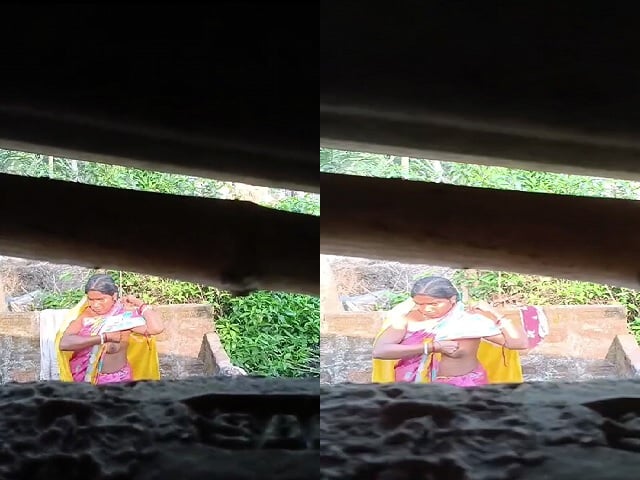 Desi bhabhi outdoor bath caught on hidden sex cam