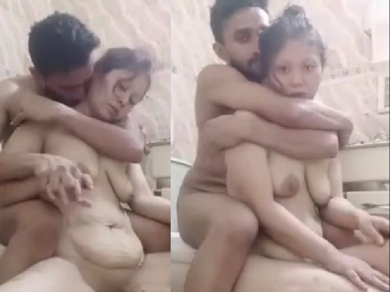 New Desi Hot Gf BF Bathroom Sex and Sucking Dick Video